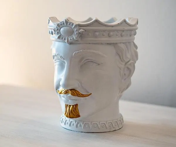 Magnificent King * Prague